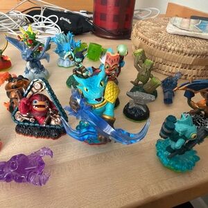 Almost 30 pieces skylanders with 1 new figure in package